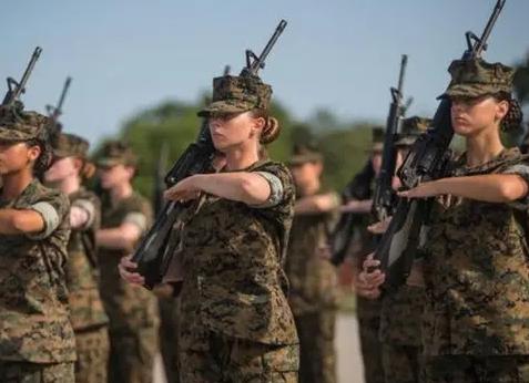 Что взять девушке в армию?</p>
<p>Практические советы